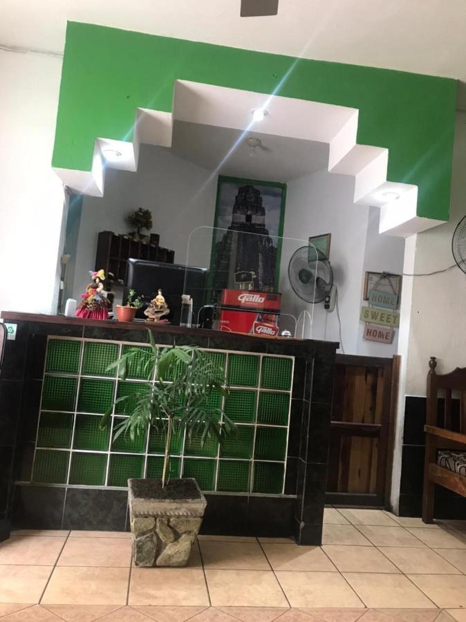 Green Monkey Hostel Флорес Екстер'єр фото