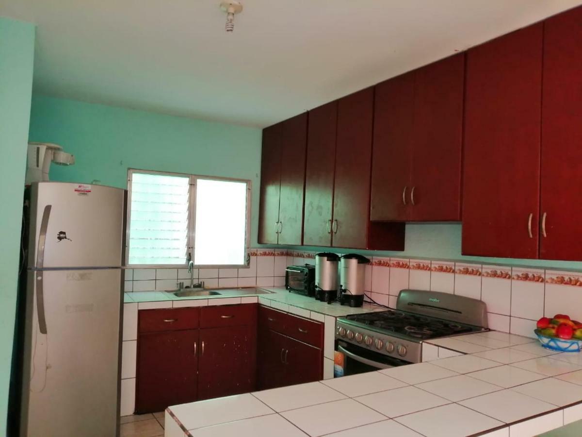 Green Monkey Hostel Флорес Екстер'єр фото